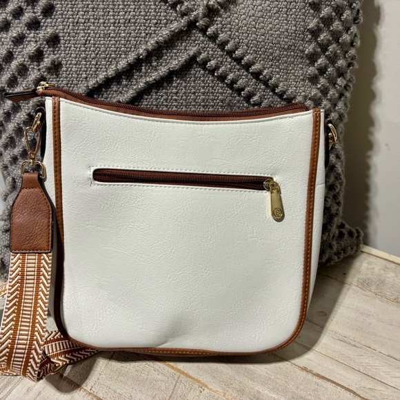 NWOT❤️ Nola Reversible Boho Strap Vegan Leather Hobo Handbag - Picture 7 of 8